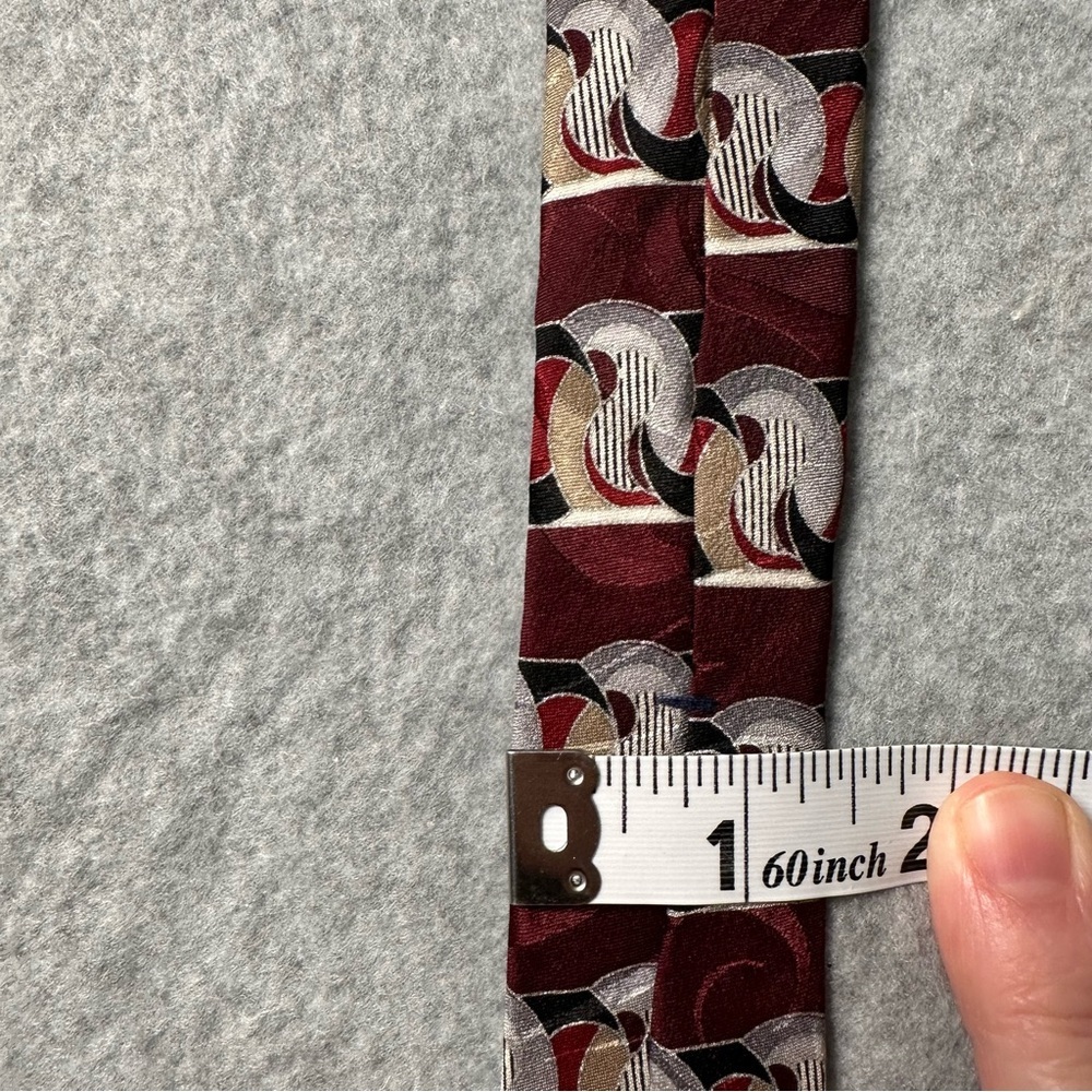 Oleg Cassini Silk Geometric Pattern Men's Necktie Burgundy - Picture 8 of 8